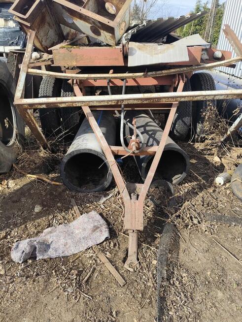 Przyczepa niskopodwoziowa