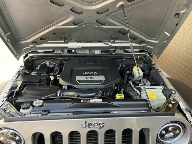 Sprzedam Jeep Wrangler 4x4 3.6 V6 automat 284km