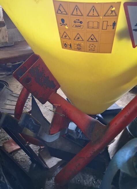 Rozsiewacz nawozów zawieszany