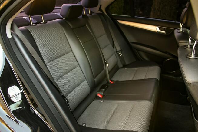 Mercedes C 200 184KM Nawigacja Poł Skóry Ledy Podgrzewane Fotele Lift AVANTGARDE