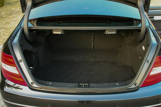 Mercedes C 200 184KM Nawigacja Poł Skóry Ledy Podgrzewane Fotele Lift AVANTGARDE