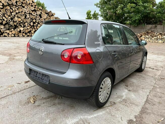 VOLKSWAGEN GOLF V