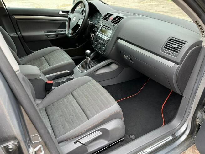 VOLKSWAGEN GOLF V