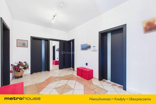 Przestronny dom z zadbanym ogrodem i garażem