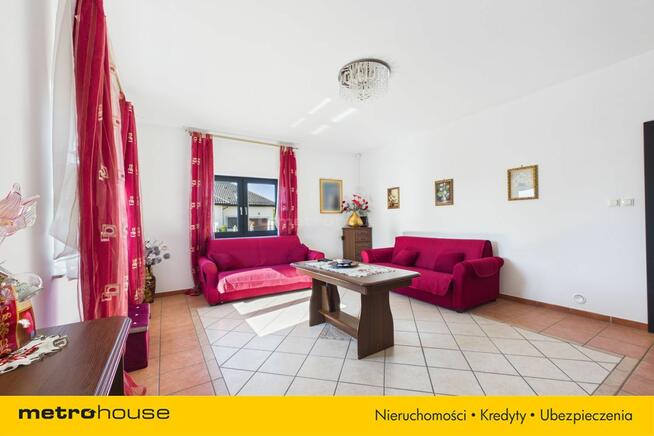 Przestronny dom z zadbanym ogrodem i garażem