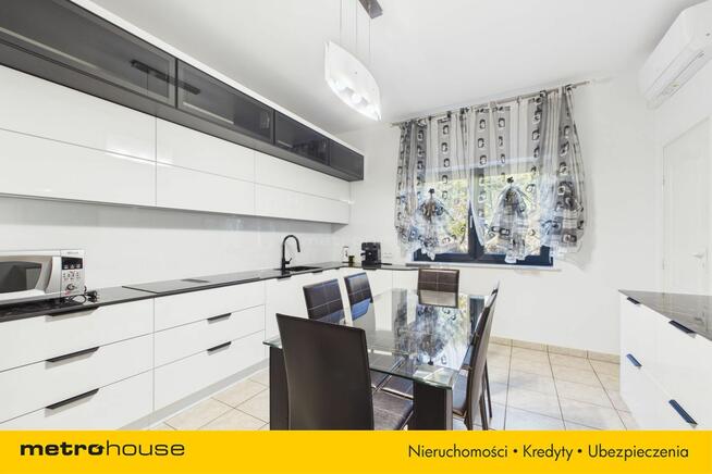 Przestronny dom z zadbanym ogrodem i garażem