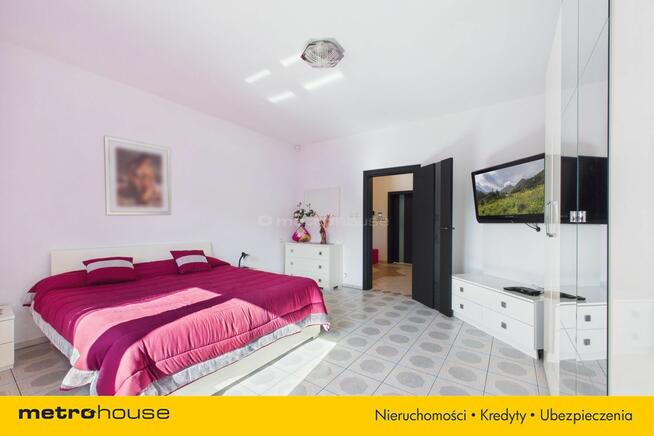 Przestronny dom z zadbanym ogrodem i garażem