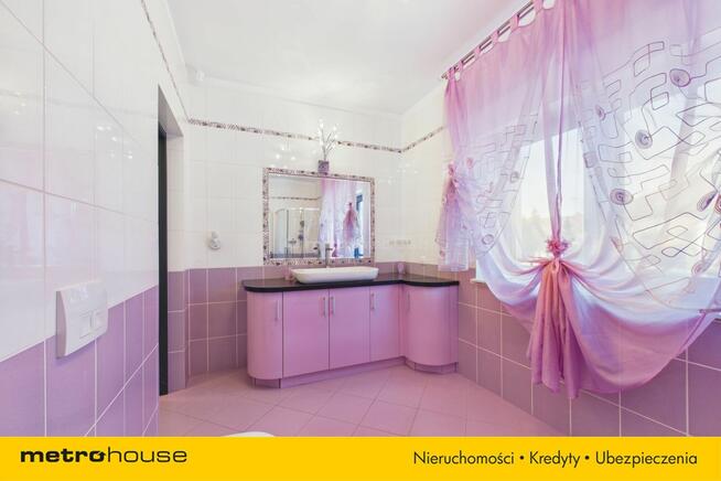 Przestronny dom z zadbanym ogrodem i garażem