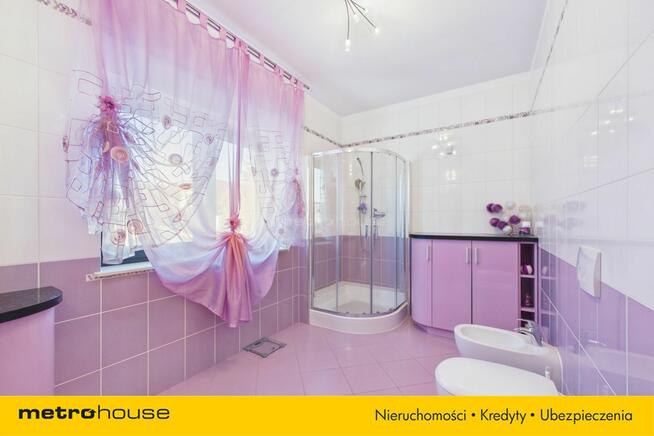 Przestronny dom z zadbanym ogrodem i garażem