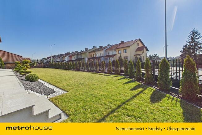 Przestronny dom z zadbanym ogrodem i garażem