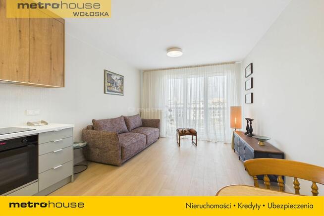 Przestronne mieszkanie dwupokojowe z balkonem.