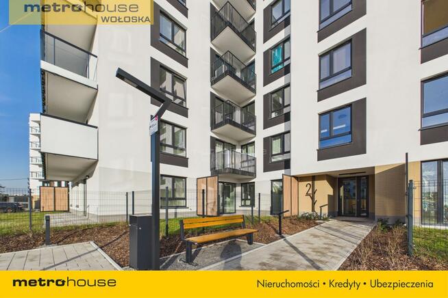 Przestronne mieszkanie dwupokojowe z balkonem.