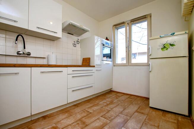 dwa niezależne pokoje, wysoki parter, balkon