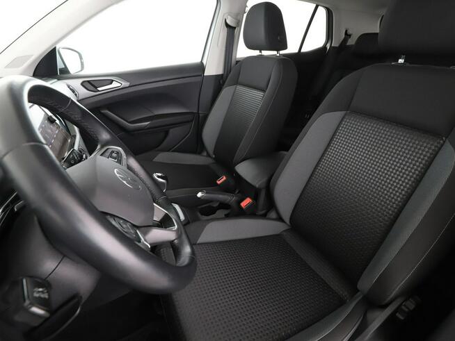 Volkswagen T-Cross Active 110KM niski przebieg climatronic navi grzane fotele ACC hak PDC
