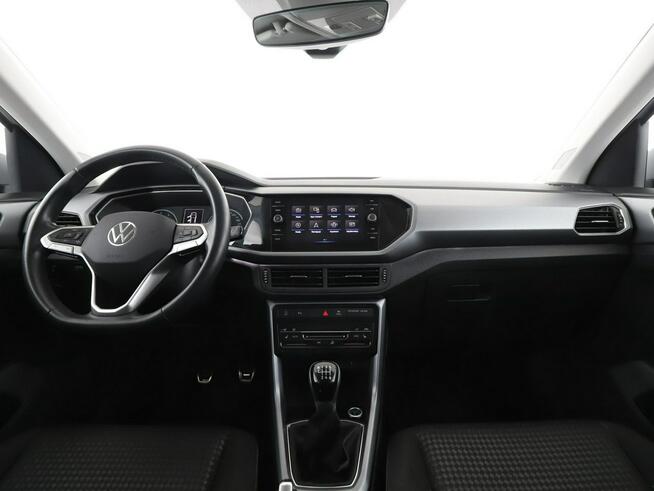 Volkswagen T-Cross Active 110KM niski przebieg climatronic navi grzane fotele ACC hak PDC