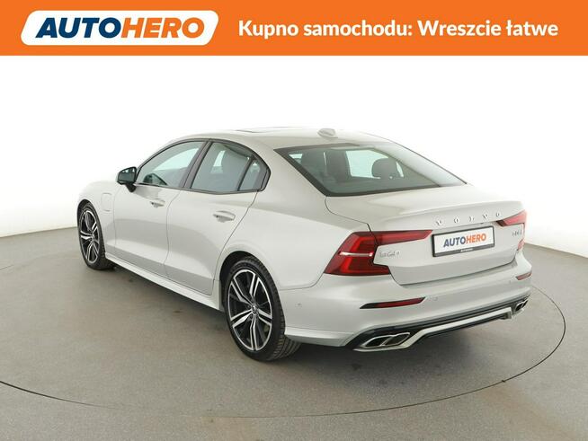 Volvo S60 FV23% R-Design PHEV T8 automat AWD panorama navi kamera 360 HarmanKard