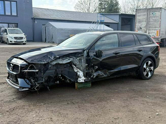 Volvo V60 Cross Country Pro*Bowers&Wilkins*Panorama*AWD*Kamera360*VirtualCocpit*FullLed*HeadUP