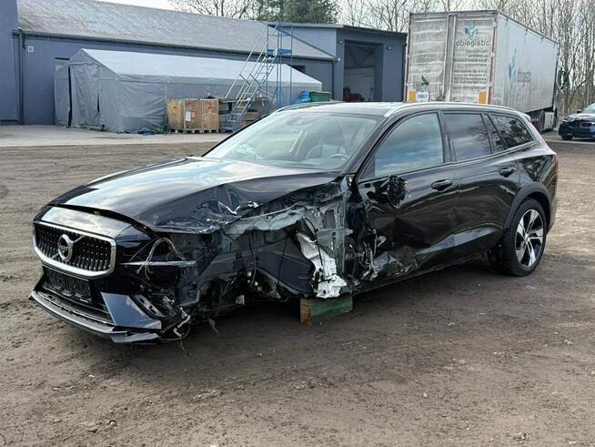 Volvo V60 Cross Country Pro*Bowers&Wilkins*Panorama*AWD*Kamera360*VirtualCocpit*FullLed*HeadUP