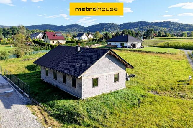 Komfortowy Dom w sąsiedztwie młodego lasu.