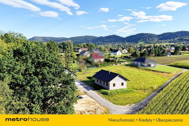 Komfortowy Dom w sąsiedztwie młodego lasu.