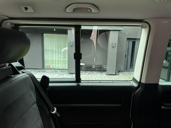 Volkswagen Multivan 2.0TDI 204KM 4Motion DSG Special Edition Bulli Biało-Czerwony