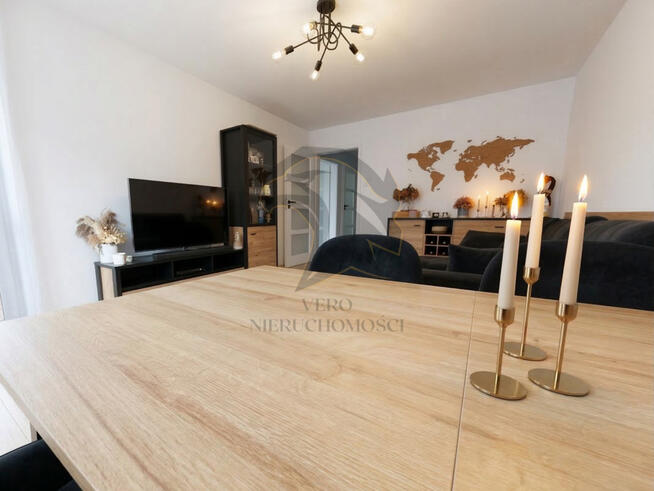 Licencja na luksus. Dwupokojowa baza agenta