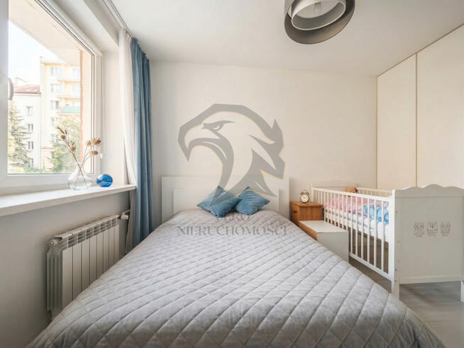 Licencja na luksus. Dwupokojowa baza agenta