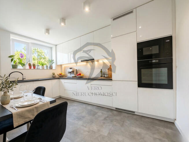 Licencja na luksus. Dwupokojowa baza agenta