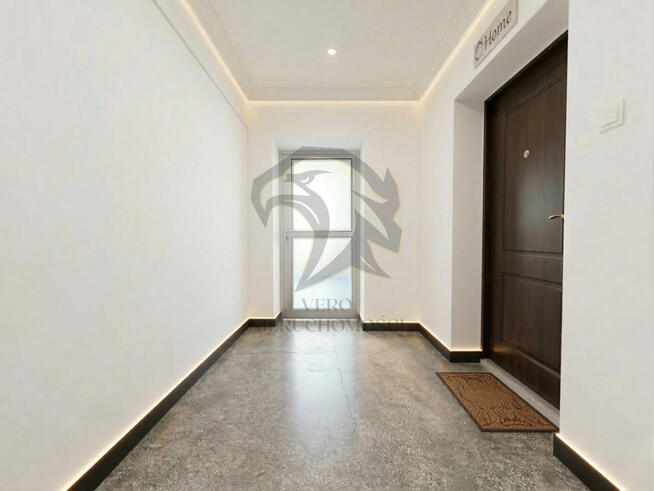 Licencja na luksus. Dwupokojowa baza agenta