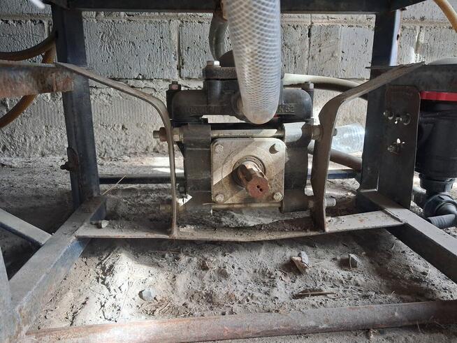 Opryskiwacz ciągnikowy zawieszany polowy