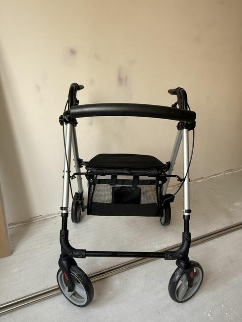 Balkonik z siedziskiem regulacja dla seniora