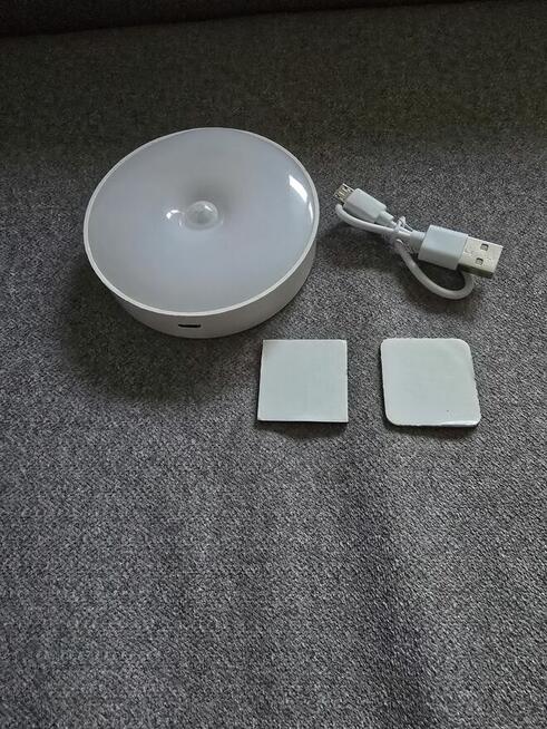 Lampka nocna z czujnikiem ruchu. Nowa.