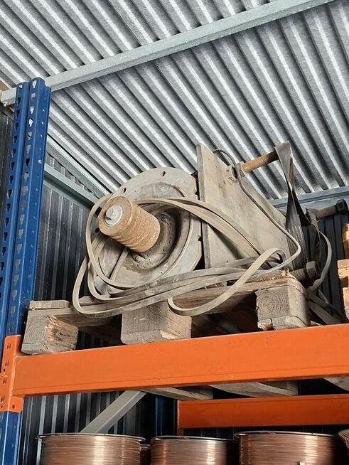 Silniki przemysłowe z kołami pasowymi