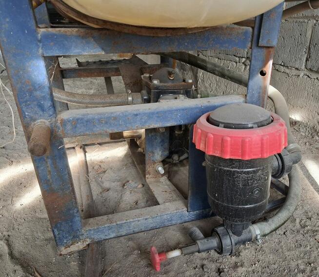 Opryskiwacz ciągnikowy zawieszany polowy