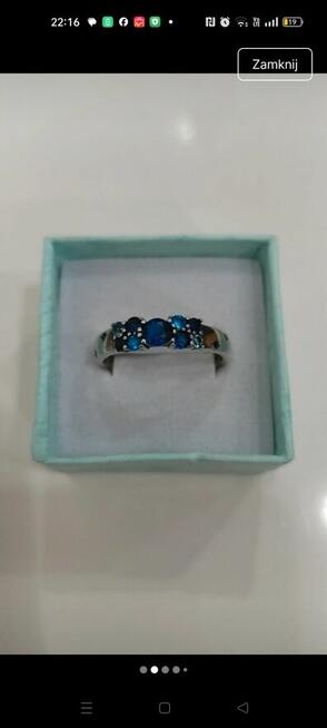 Pierścionek S925 z niebieskimi syntetycznymi cyrkoniami