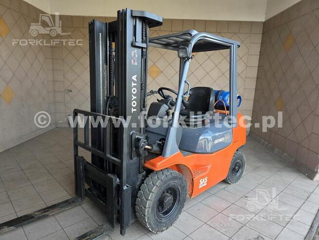 Wózek Widłowy TOYOTA 7FGF20 Triplex TOYOTA 7FG20 Linde