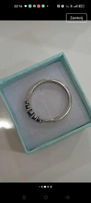 Pierścionek S925 z niebieskimi syntetycznymi cyrkoniami