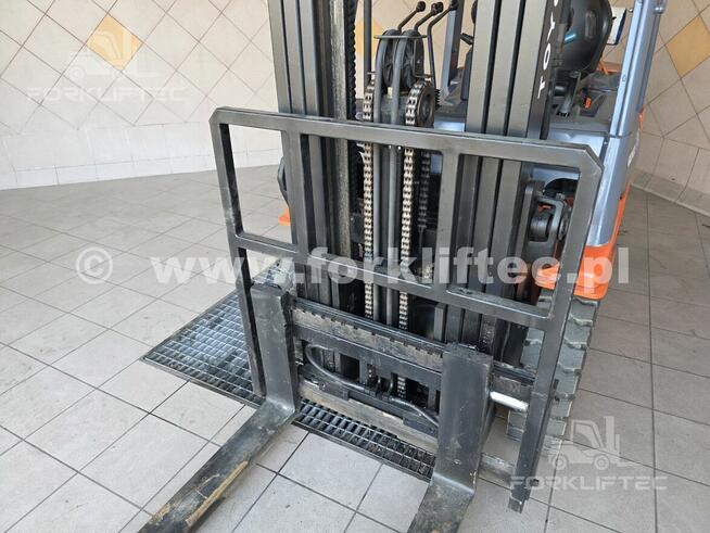 Wózek Widłowy TOYOTA 7FGF25 Triplex TOYOTA 7FG25 Linde