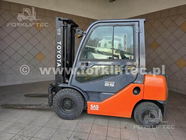 Wózek Widłowy TOYOTA 8FD25 Kabina , Wolny skok TOYOTA 8FDF25