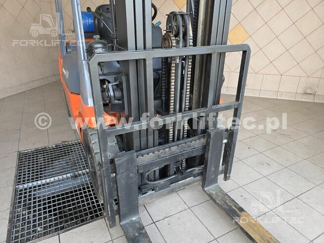 Wózek Widłowy TOYOTA 7FGF20 Triplex TOYOTA 7FG20 Linde