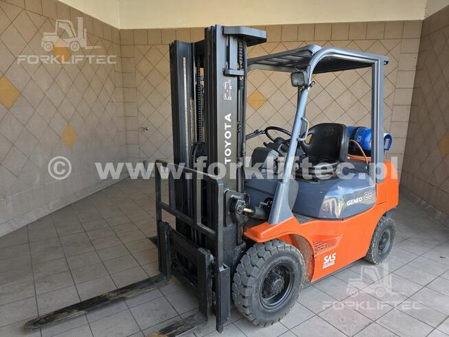 Wózek Widłowy TOYOTA 7FGF25 Triplex TOYOTA 7FG25 Linde