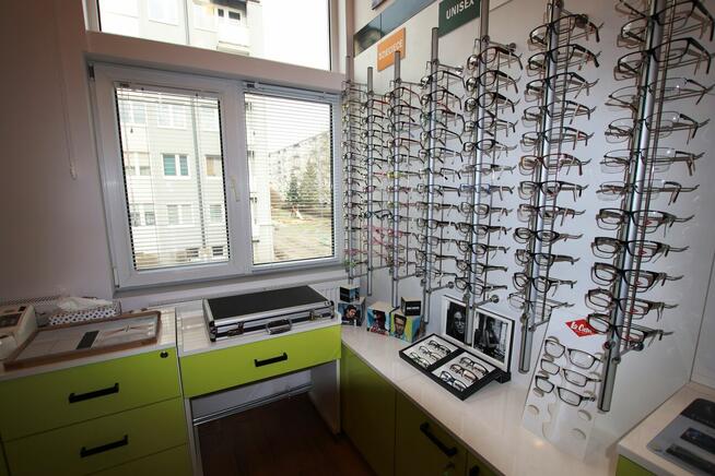 Sprzedam wyposażenie salonu optycznego