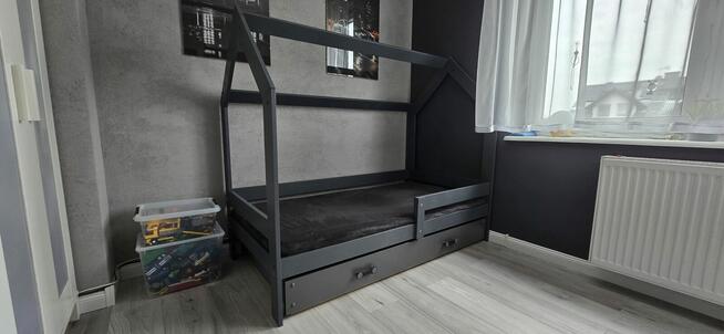 Wyjątkowe łóżko domek z szufladą – miejsce do spania i do za