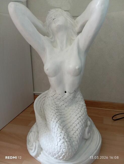 Stolik szklany na pięknej podstawie