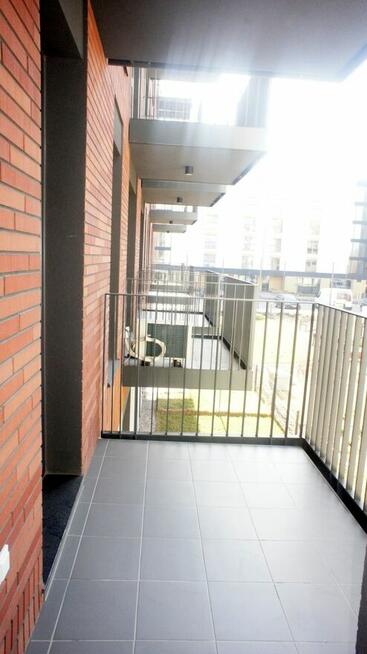 2 pokoje z halą garażową i Internetem w cenie