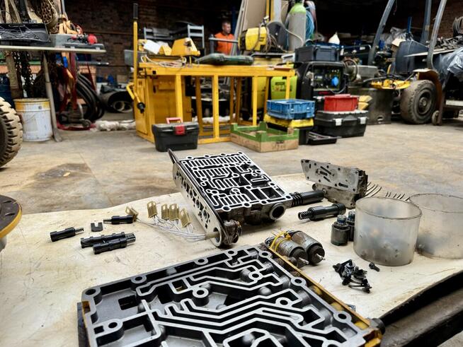 Naprawa Koparek Hydraulika Siłowa Regeneracja Siłowników Pom