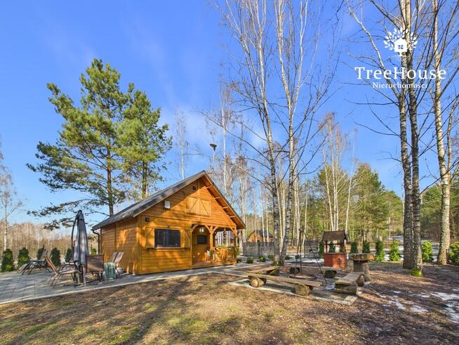 Dom rekreacyjny nad jeziorem w cichej okolicy