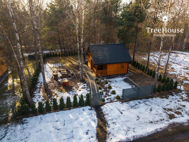 Dom rekreacyjny nad jeziorem w cichej okolicy