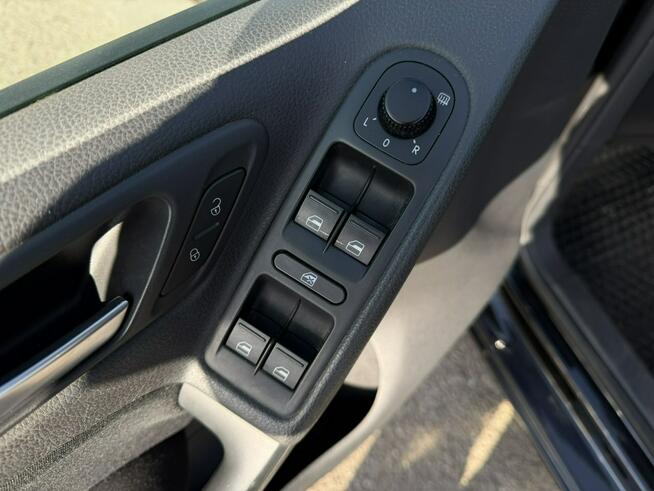Volkswagen Golf Klimatronic 2-stref, Ele szyby 4x, Ele lusterka, Podłokietnik