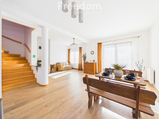 Dom z garażem w atrakcyjnej lokalizacji